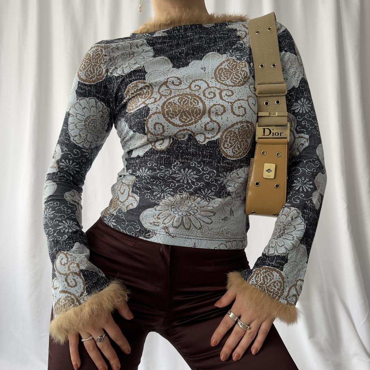 90s long sleeve top with fur trims with abstract print